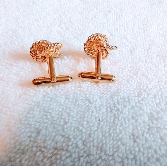Men's Gold Cuff links - Picture 3 of 3